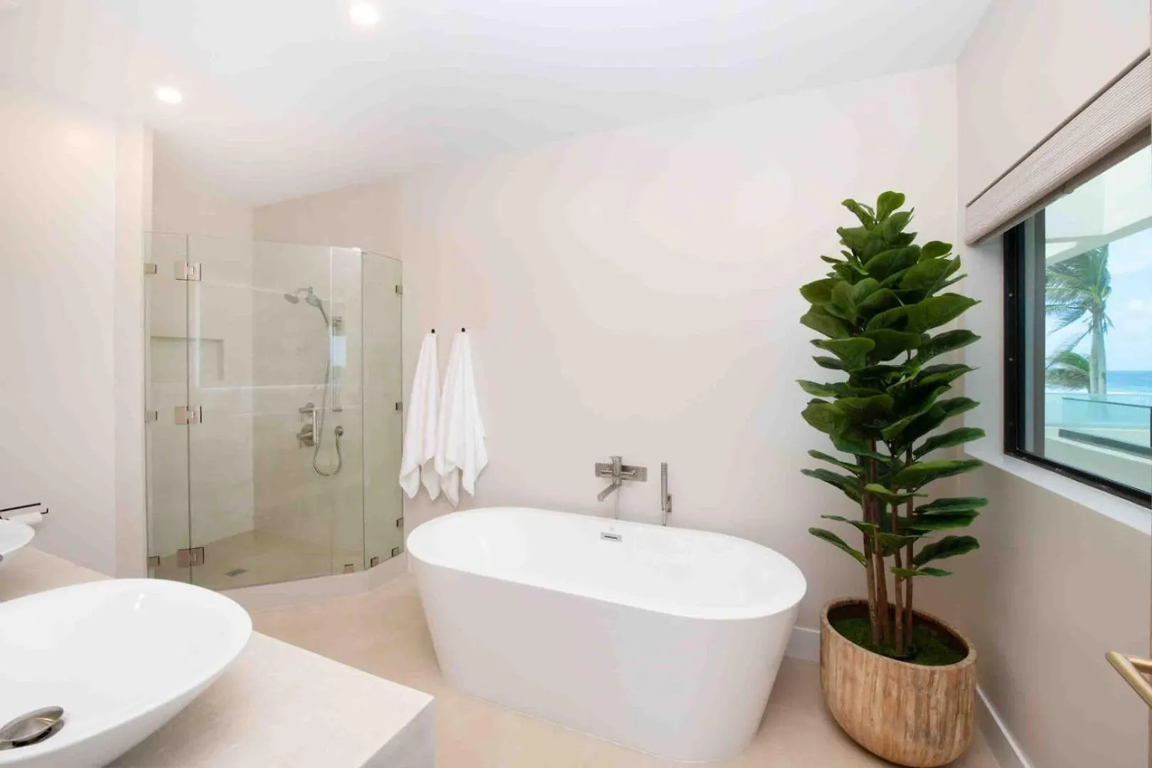Villa Halcyon Point - Brand New Beach House With Pool, Hot Tub, And Tanning Terrace Old Man Bay Îles Caïmans
