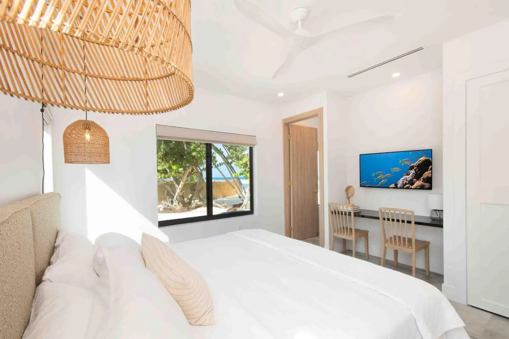 Villa Halcyon Point - Brand New Beach House With Pool, Hot Tub, And Tanning Terrace Old Man Bay