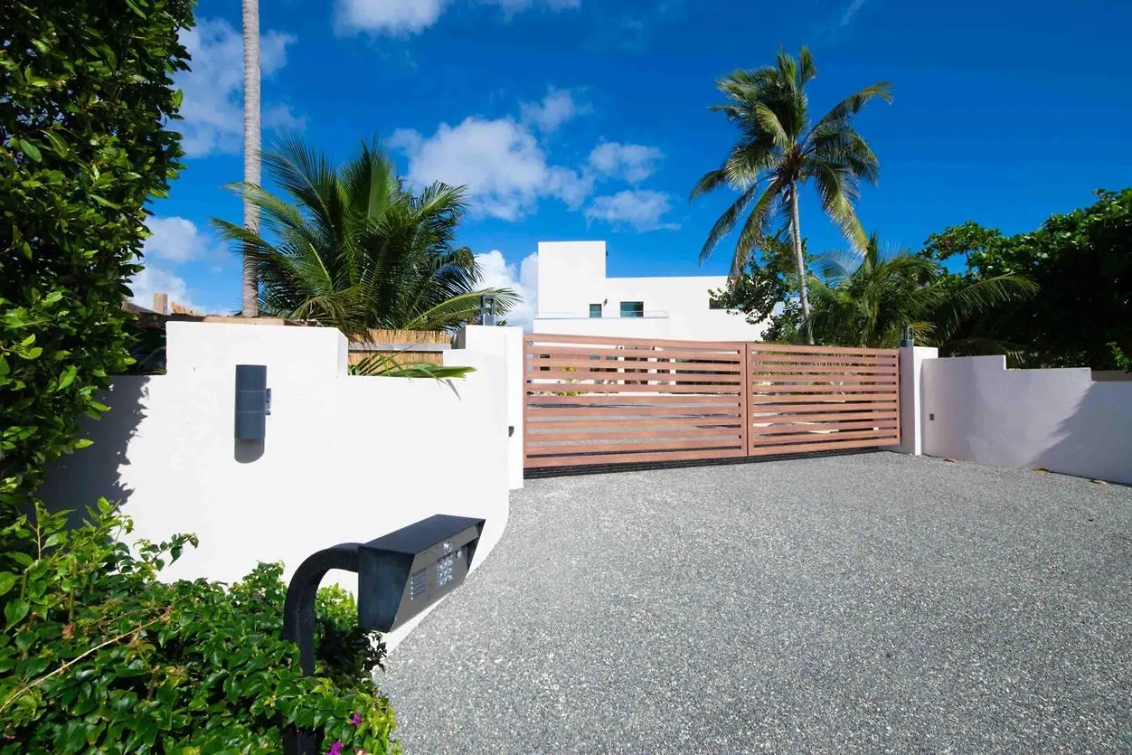 Halcyon Point - Brand New Beach House With Pool, Hot Tub, And Tanning Terrace Old Man Bay Isole Cayman