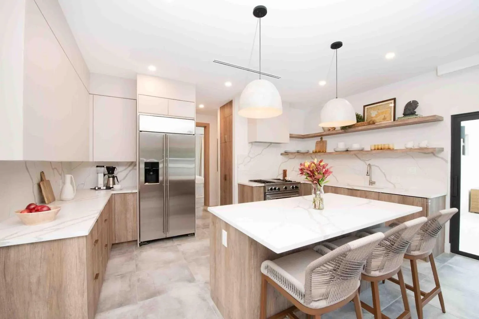 Halcyon Point - Brand New Beach House With Pool, Hot Tub, And Tanning Terrace Old Man Bay 0*,  Isole Cayman